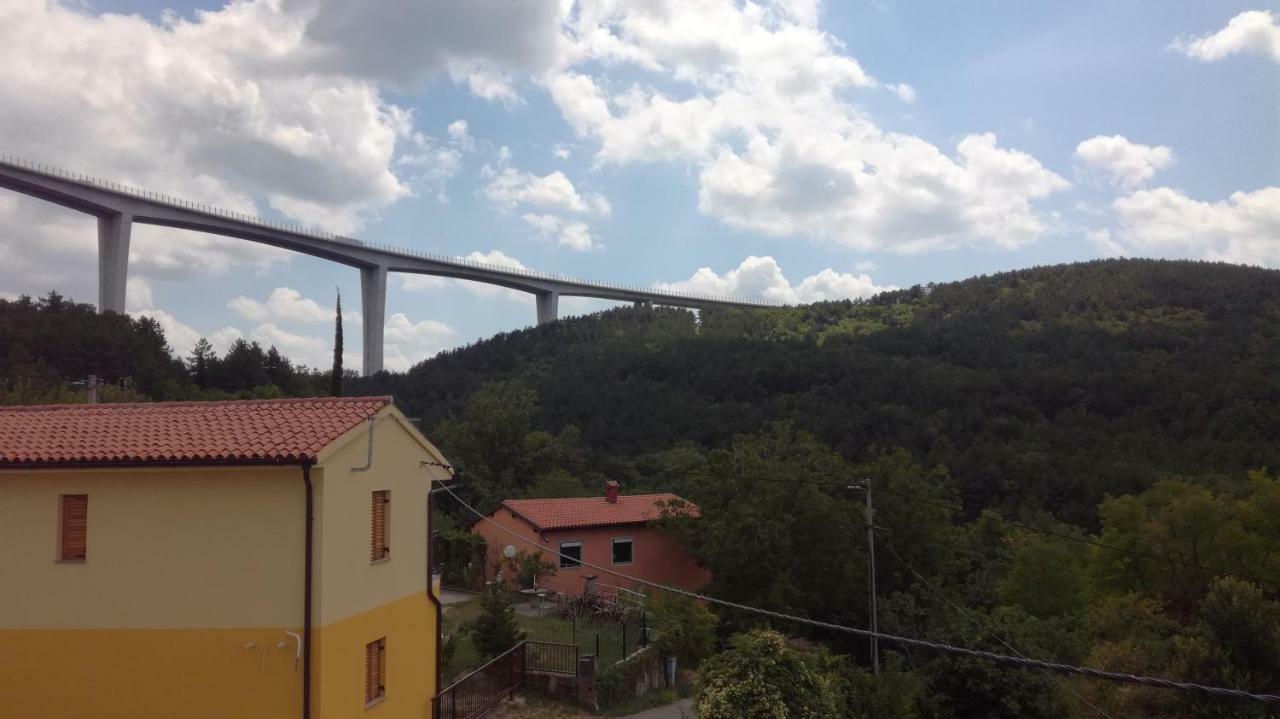 Appartma Katja Gabrovica pri Črnem Kalu 外观 照片